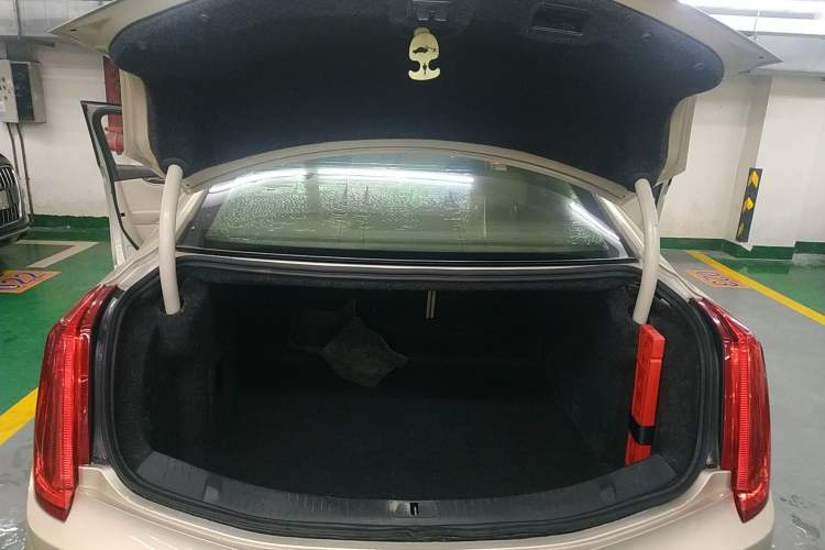 Used Cadillac XTS 2014 28T Comfort Version Trunk