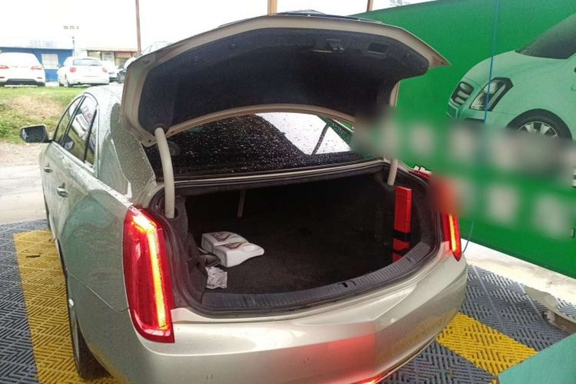 Used Cadillac XTS 2014 28T Comfort Version Trunk