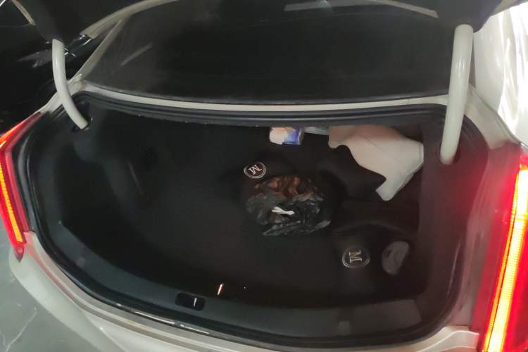 Used Cadillac XTS 2014 28T Elite Edition Trunk