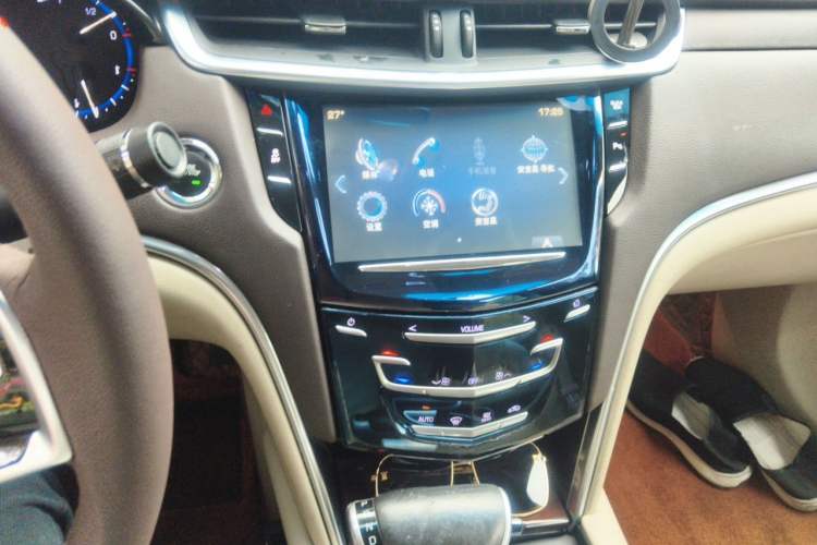 Used Cadillac XTS 2014 28T Comfort Version Audio And AC Panel