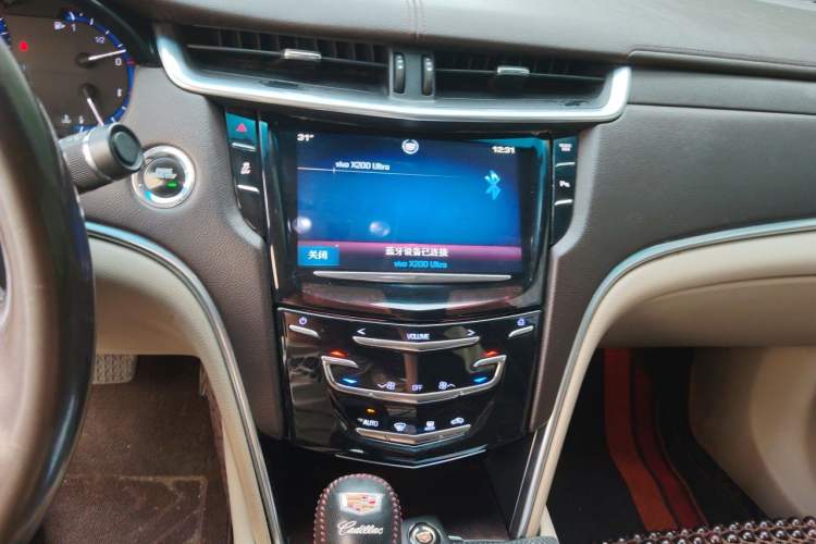 Used Cadillac XTS 2014 28T Comfort Version Audio And AC Panel