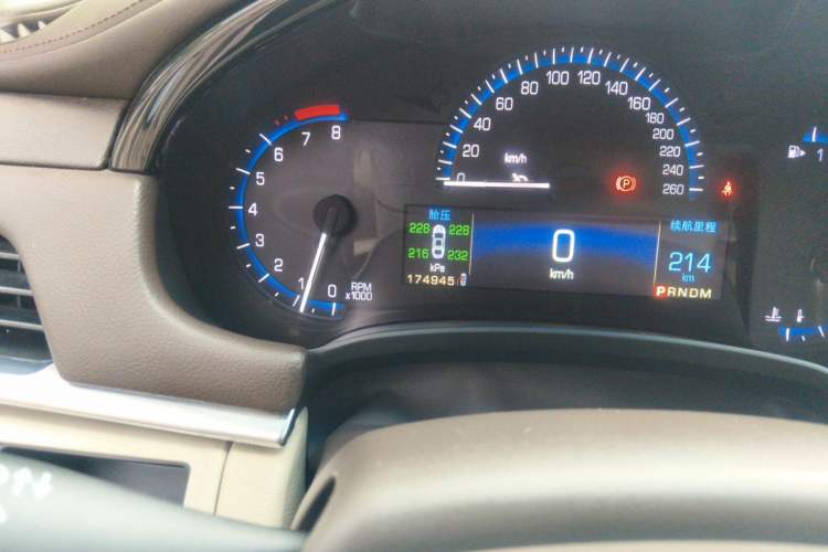 Used Cadillac XTS 2014 28T Comfort Version Odometer Close Up