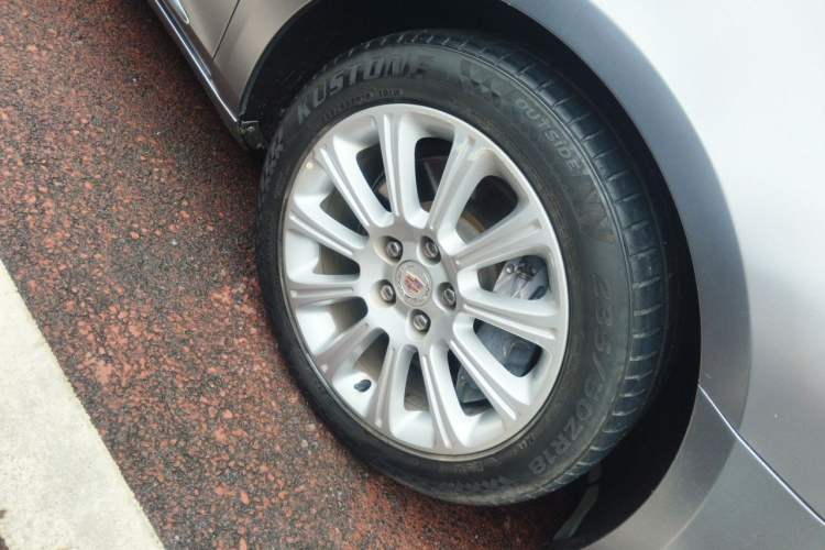 Used Cadillac XTS 2014 28T Comfort Version Right Front Wheel Hub