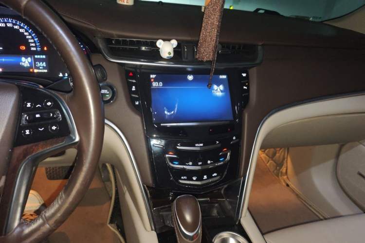 Used Cadillac XTS 2014 28T Comfort Version Audio And AC Panel