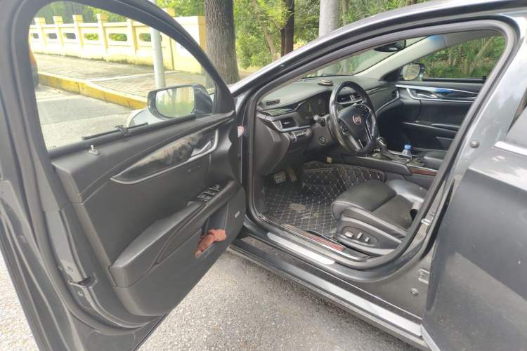 Used Cadillac XTS 2014 28T Platinum Edition Driver Seat