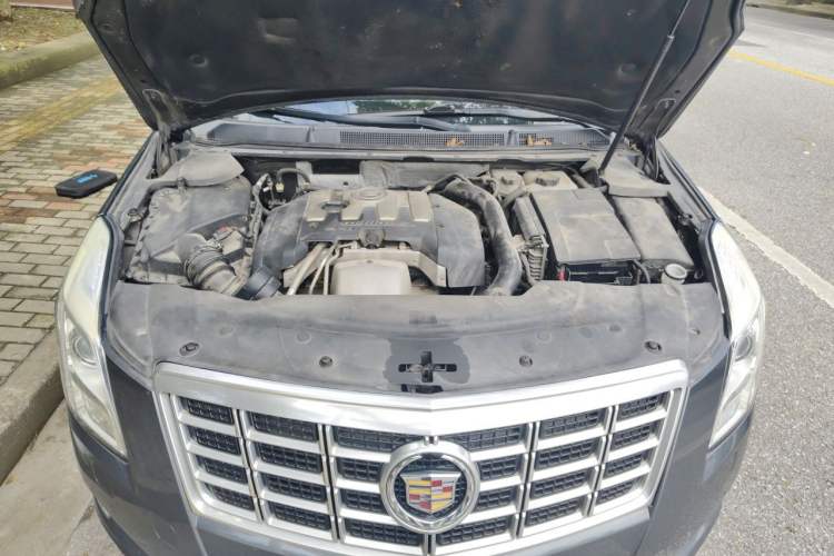 Used Cadillac XTS 2014 28T Platinum Edition Engine Bay
