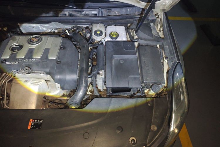 Used Cadillac XTS 2014 28T Comfort Version Engine Bay Left
