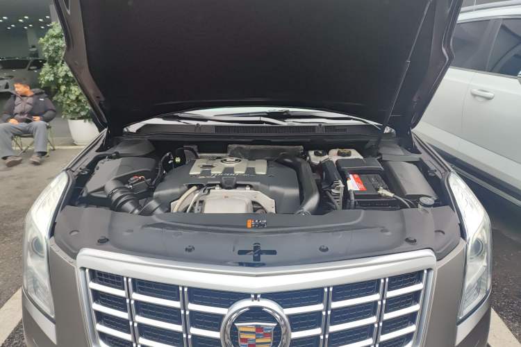 Used Cadillac XTS 2014 28T Luxury Model Engine Bay