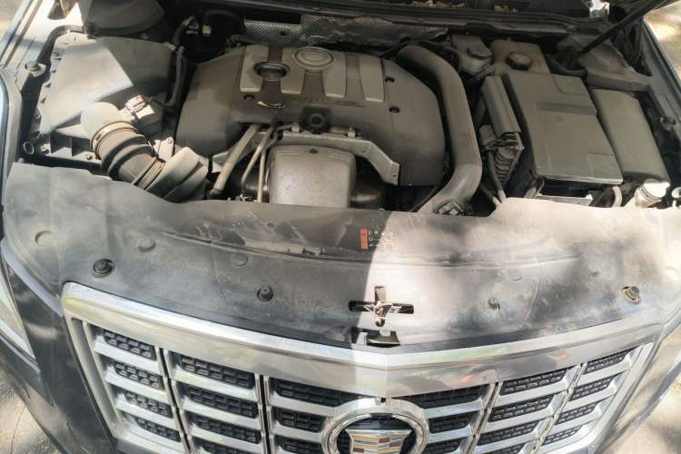 Used Cadillac XTS 2014 28T Comfort Version Engine Bay