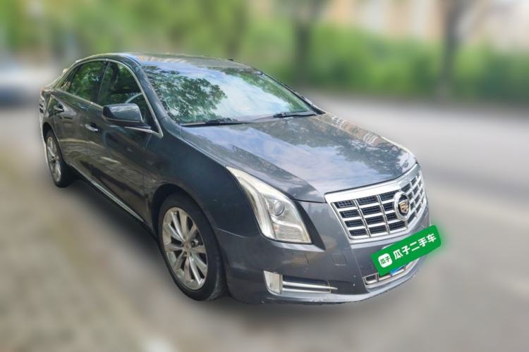 Used Cadillac XTS 2014 28T Platinum Edition Front Right 45 Deg