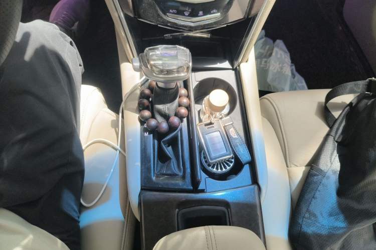 Used Cadillac XTS 2014 28T Comfort Version Gear Lever