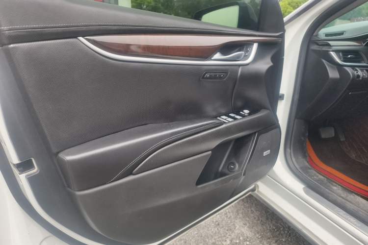 Used Cadillac XTS 2014 28T Luxury Model Interior 4