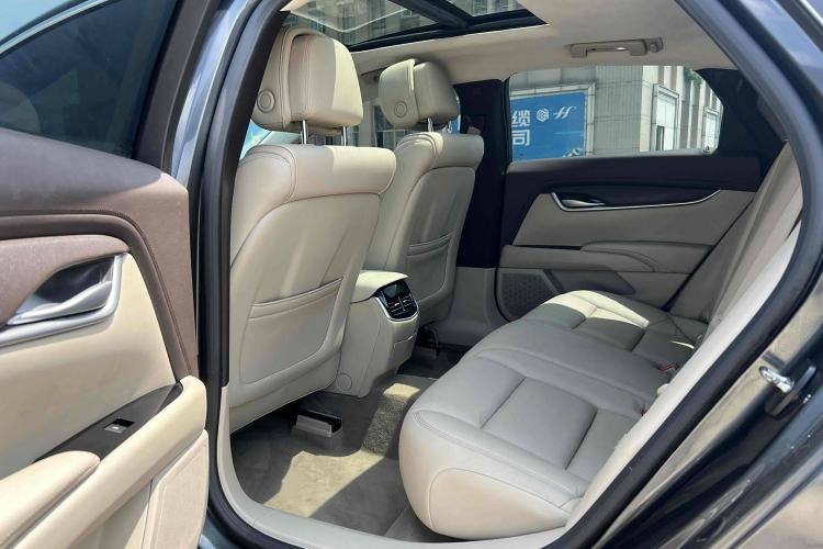 Used Cadillac XTS 2014 28T Comfort Version Interior 5