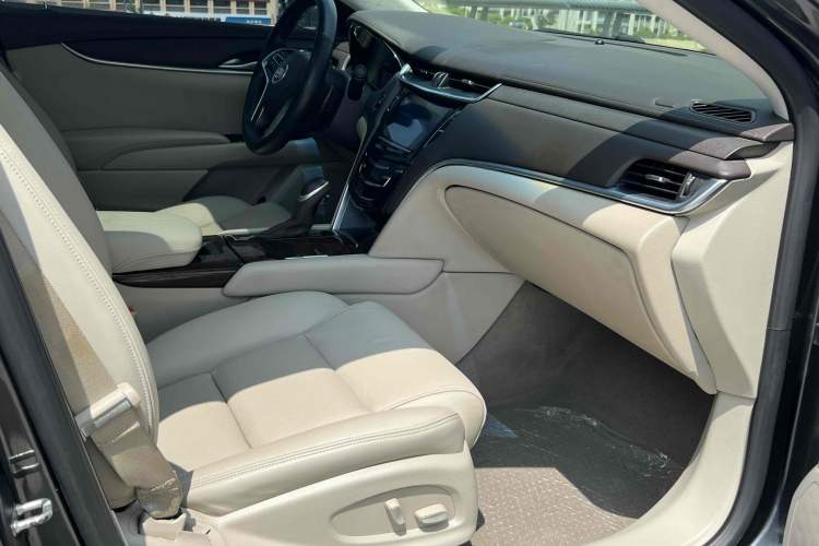 Used Cadillac XTS 2014 28T Comfort Version Interior 6