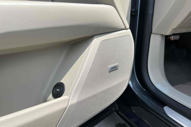 Used Cadillac XTS 2014 28T Comfort Version Interior 8