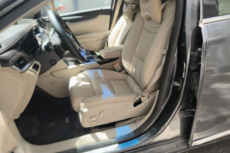 Used Cadillac XTS 2014 28T Comfort Version Left Front Seat