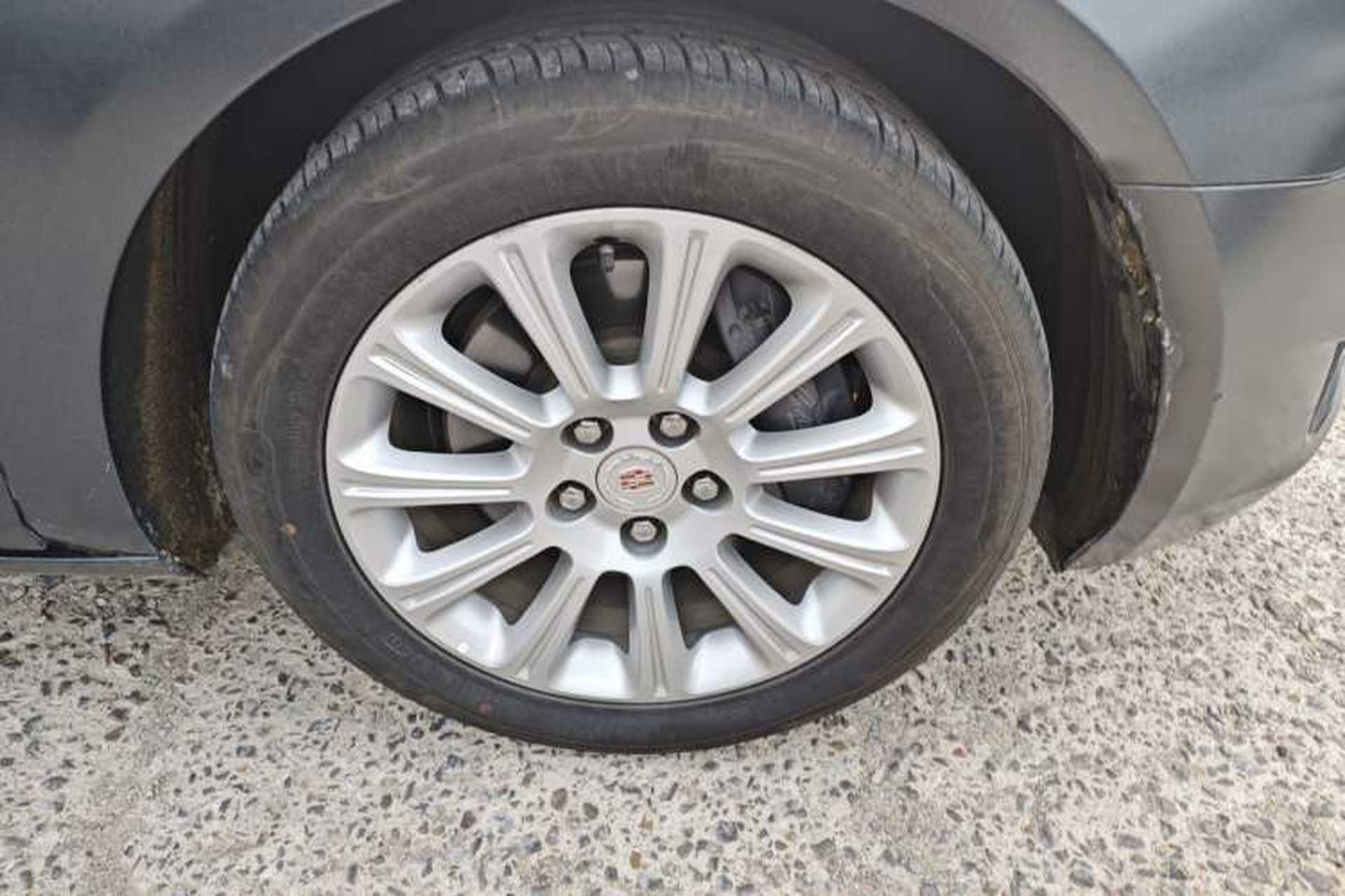 Used Cadillac XTS 2014 28T Comfort Version Right Front Wheel Hub