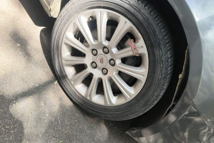 Used Cadillac XTS 2014 28T Comfort Version Right Front Wheel Hub