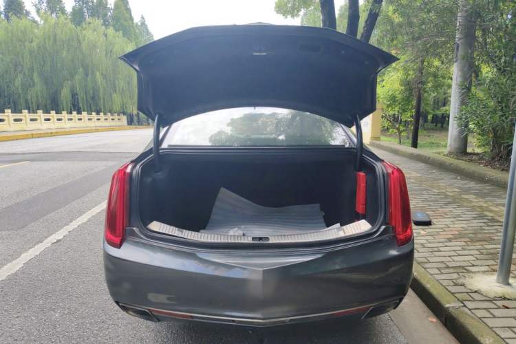 Used Cadillac XTS 2014 28T Platinum Edition Trunk