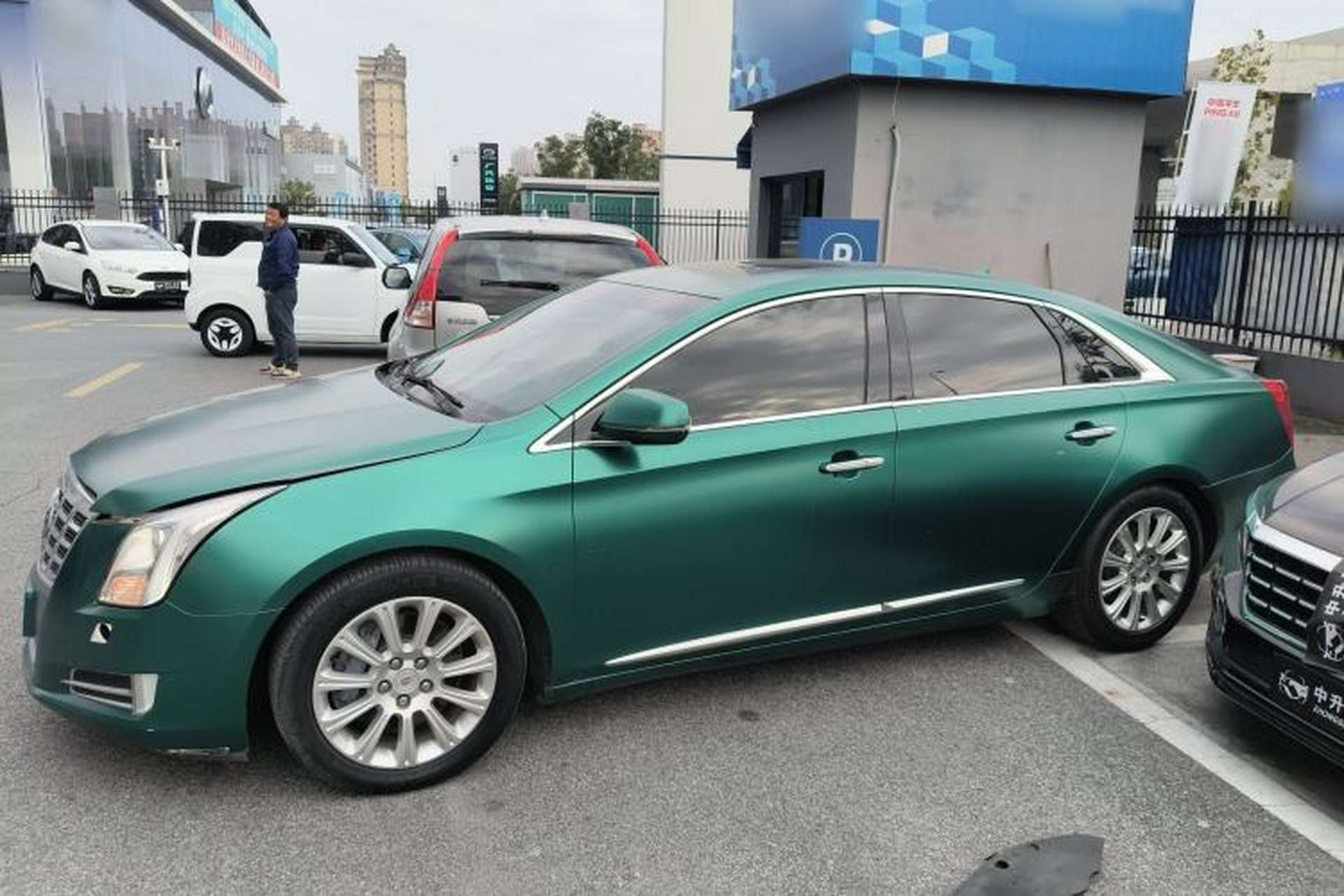 Used Cadillac XTS 2014 28T Luxury Model Exterior 3