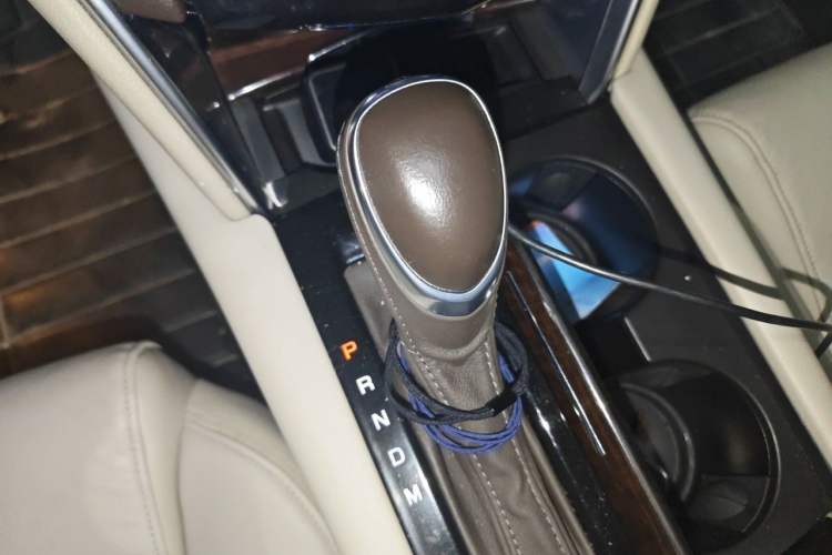 Used Cadillac XTS 2014 28T Comfort Version Gear Lever