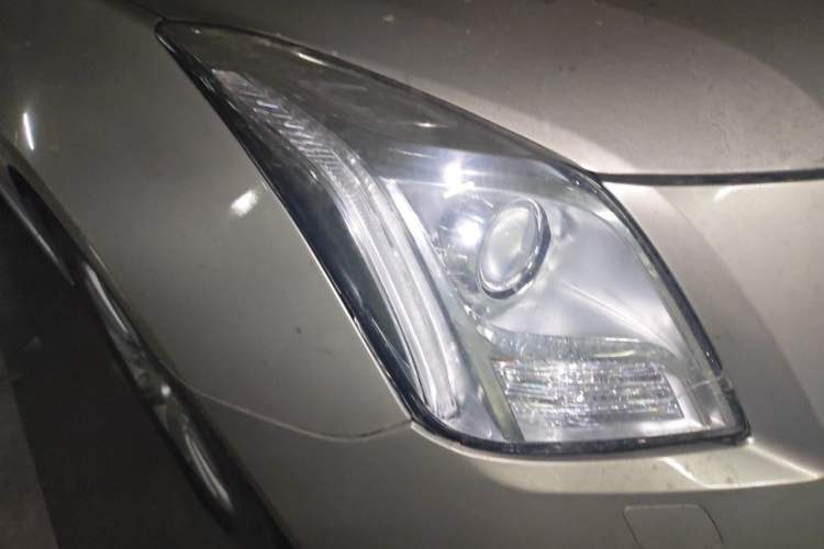 Used Cadillac XTS 2014 28T Comfort Version Right Front Headlight