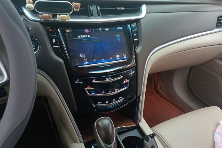 Used Cadillac XTS 2014 28T Comfort Version Audio And AC Panel