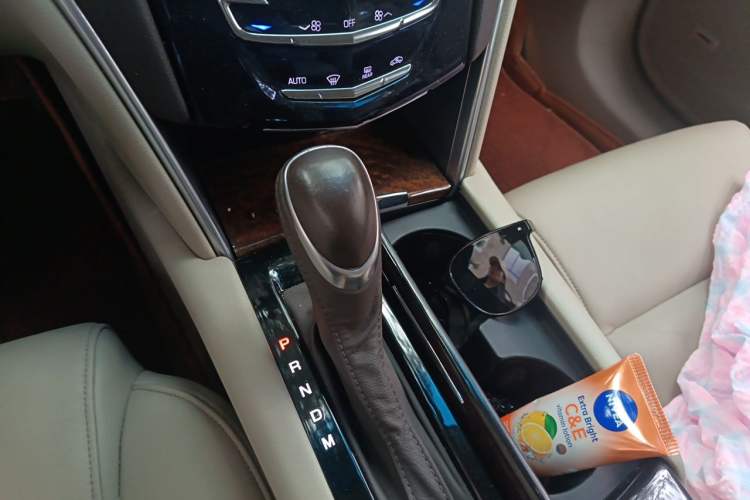 Used Cadillac XTS 2014 28T Comfort Version Gear Lever