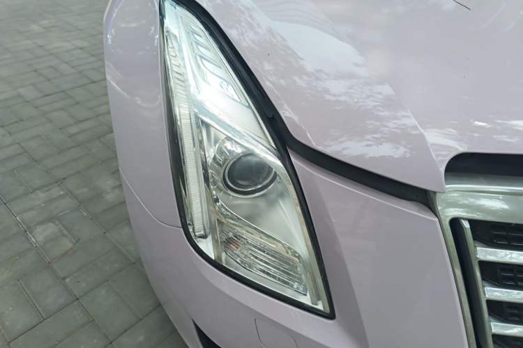 Used Cadillac XTS 2014 28T Comfort Version Right Front Headlight