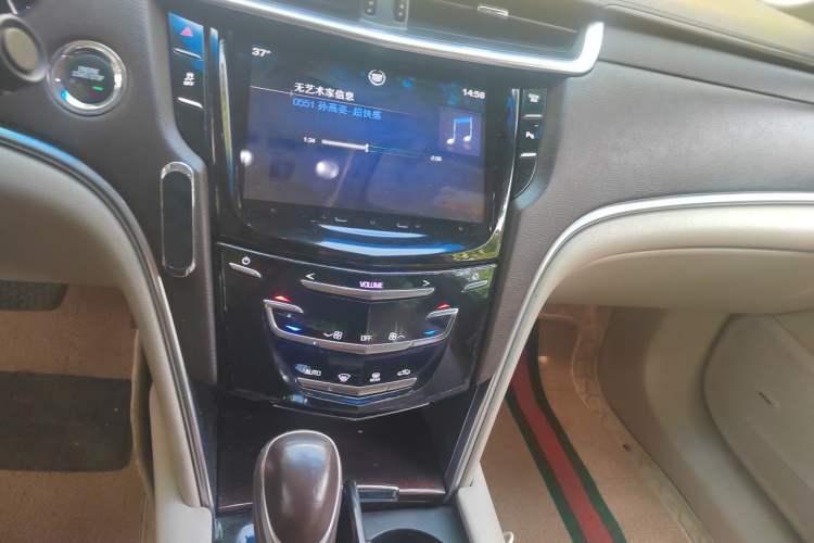 Used Cadillac XTS 2014 28T Comfort Version Audio And AC Panel