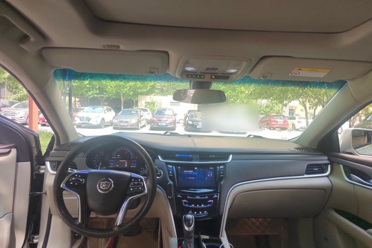 Used Cadillac XTS 2014 28T Comfort Version Center Console