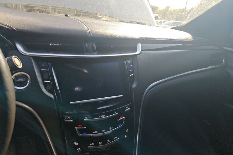 Used Cadillac XTS 2014 28T Luxury Model Center Console