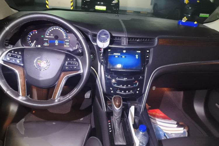 Used Cadillac XTS 2014 28T Luxury Model Center Console