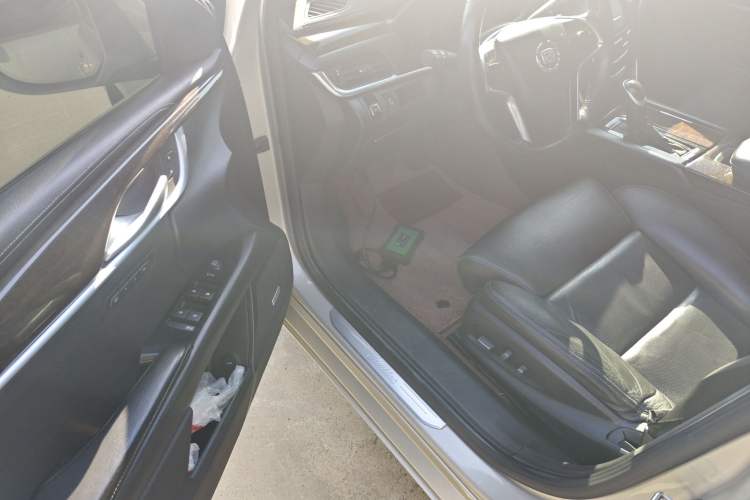 Used Cadillac XTS 2014 28T Luxury Model Driver Seat