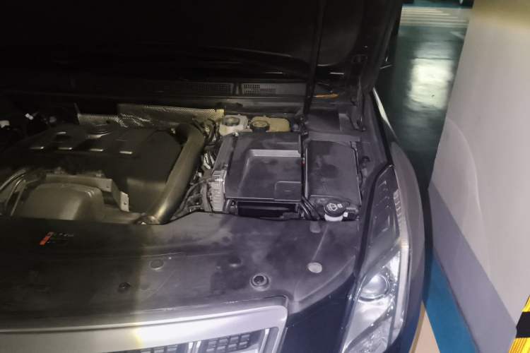Used Cadillac XTS 2014 28T Luxury Model Engine Bay Left