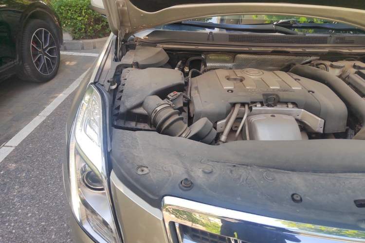 Used Cadillac XTS 2014 28T Comfort Version Engine Bay Right