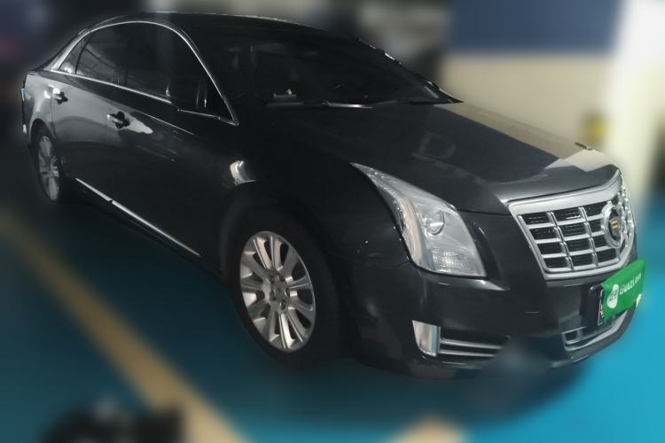 Used Cadillac XTS 2014 28T Luxury Model Front Right 45 Deg