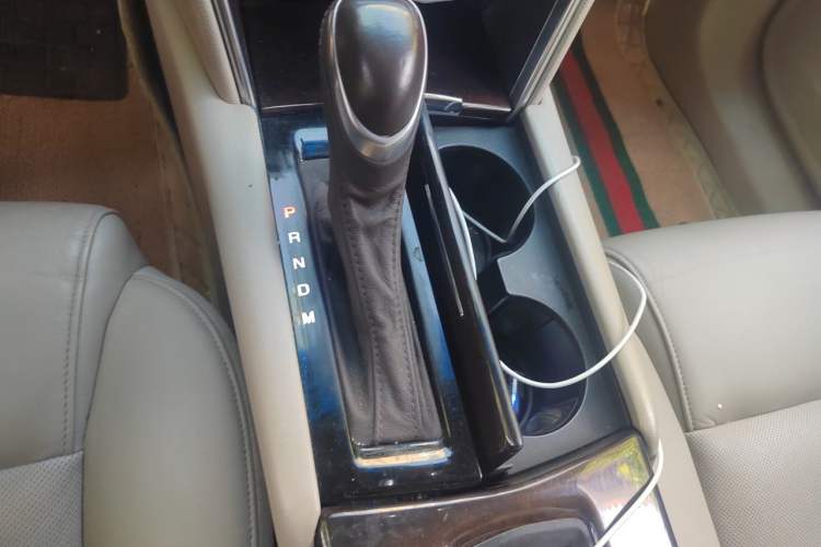 Used Cadillac XTS 2014 28T Comfort Version Gear Lever