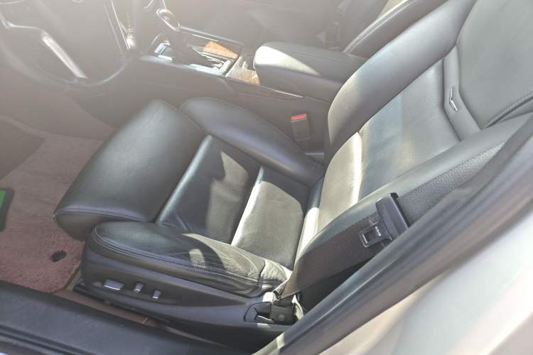 Used Cadillac XTS 2014 28T Luxury Model Left Front Seat