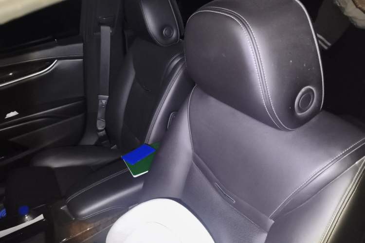 Used Cadillac XTS 2014 28T Luxury Model Left Front Seat