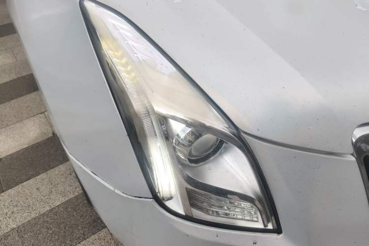 Used Cadillac XTS 2014 28T Comfort Version Right Front Headlight