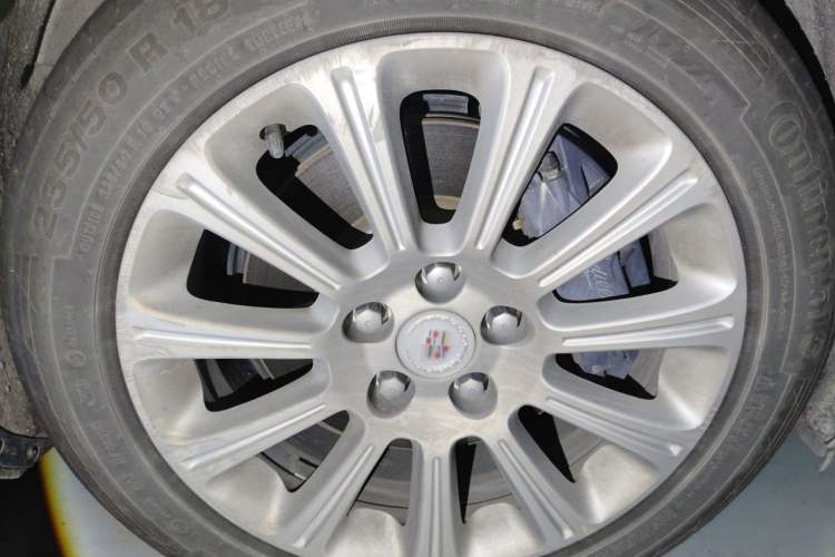 Used Cadillac XTS 2014 28T Comfort Version Right Front Wheel Hub
