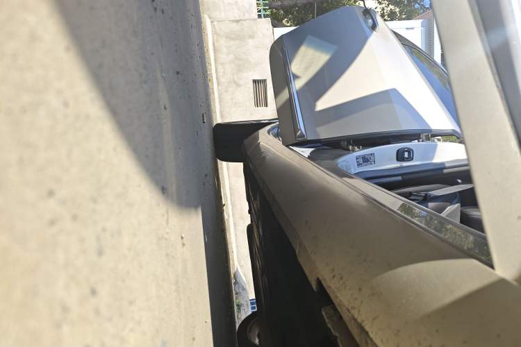 Used Cadillac XTS 2014 28T Luxury Model Right Side Sill