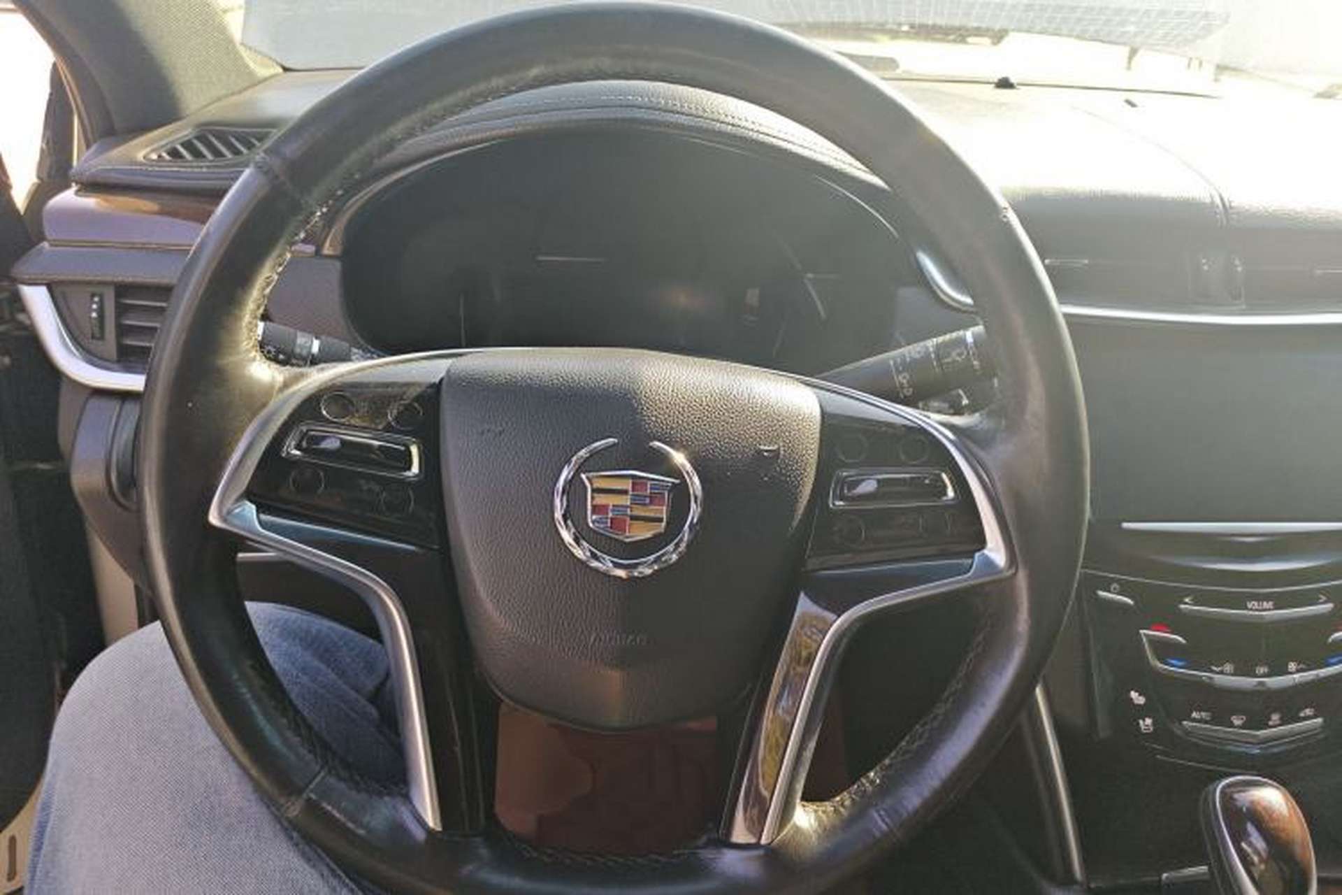 Used Cadillac XTS 2014 28T Luxury Model Steering Wheel