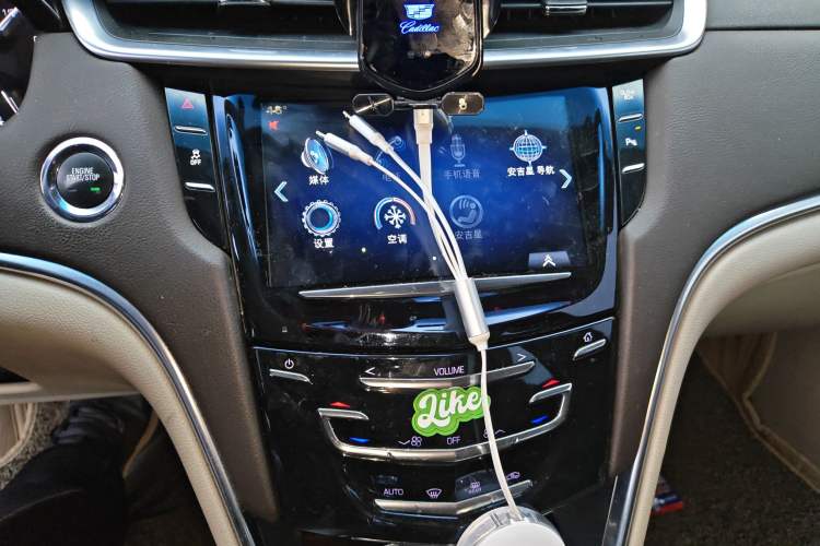 Used Cadillac XTS 2014 28T Comfort Version Audio And AC Panel