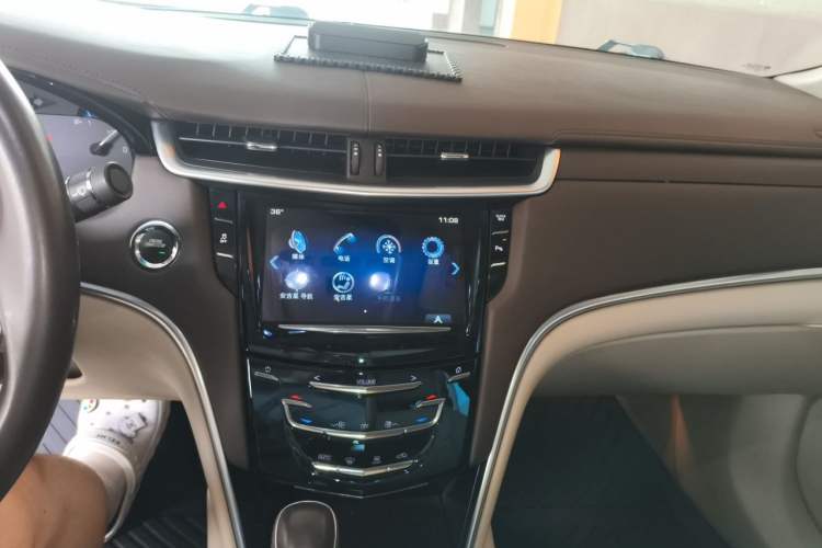 Used Cadillac XTS 2014 28T Comfort Version Audio And AC Panel