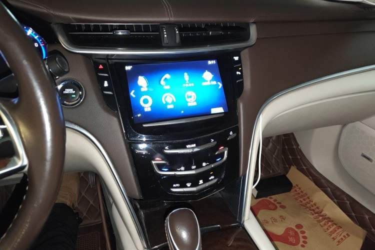 Used Cadillac XTS 2014 28T Comfort Version Audio And AC Panel