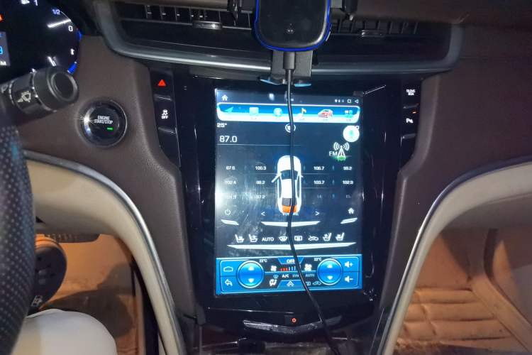 Used Cadillac XTS 2014 28T Comfort Version Audio And AC Panel
