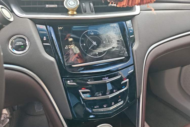 Used Cadillac XTS 2014 28T Comfort Version Audio And AC Panel