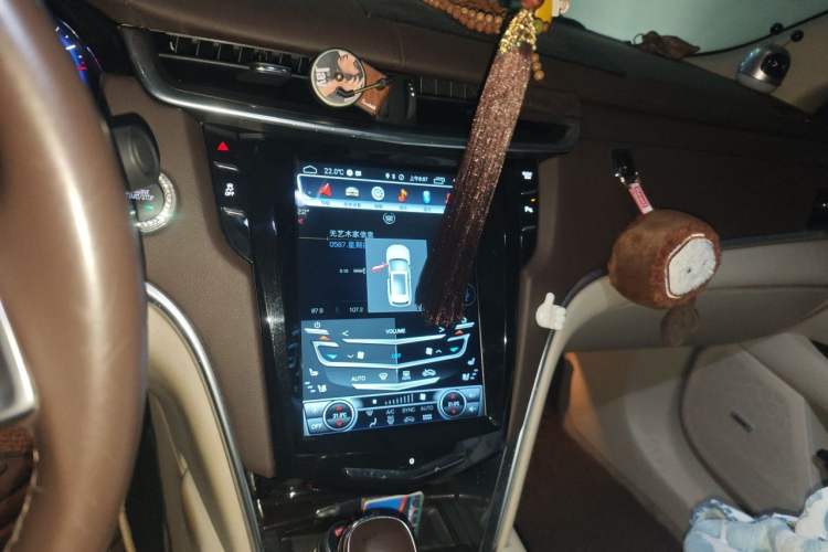 Used Cadillac XTS 2014 28T Comfort Version Audio And AC Panel